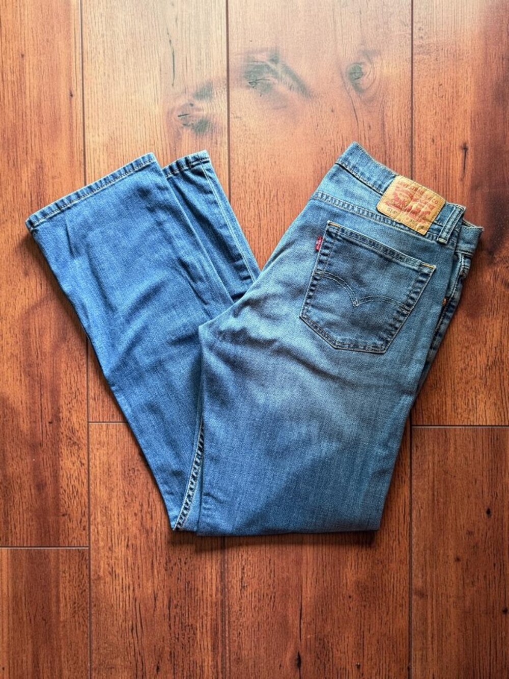 Levi's 514 Jeans Mens 35x34 Blue Straight Fit Faded Medium Blue Wash
